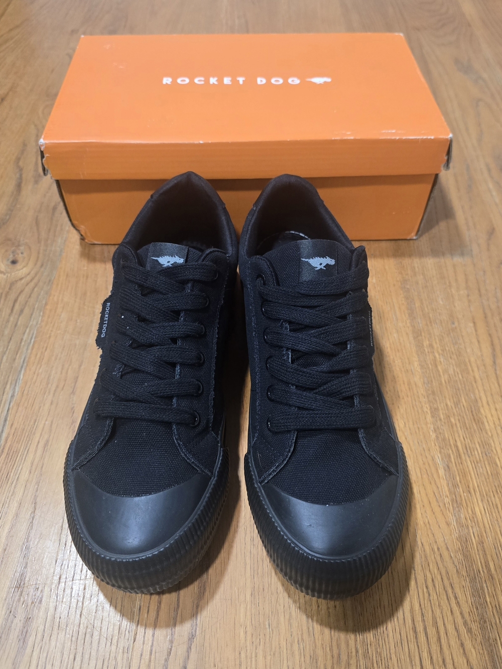 NEW Rocket Dog Black Canvas Low-Top Sneakers-Size 9